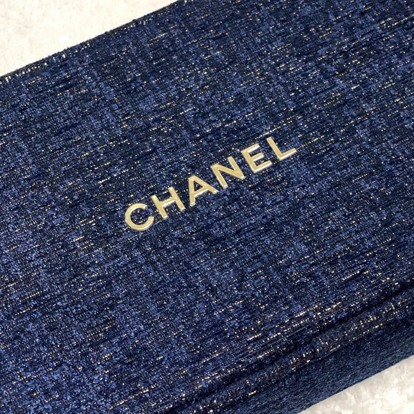 CHANEL LUXURY GIFT SET / POUCH & LIPGLOSS - Picture 8 of 14